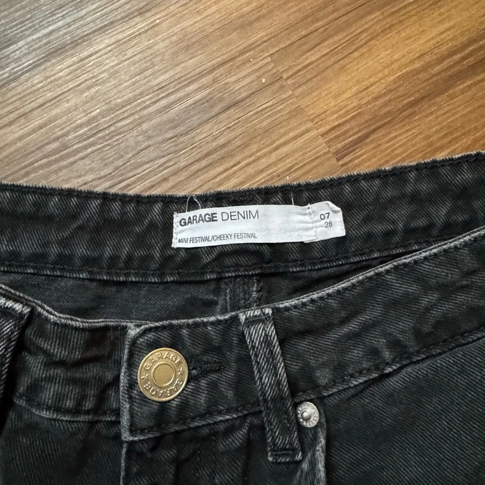 Garage Black High-Rise Frayed Hem Denim Shorts - Picture 3 of 4